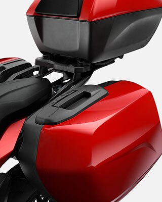 Aquí se ven las posibilidades de almacenamiento de la F 900 XR.