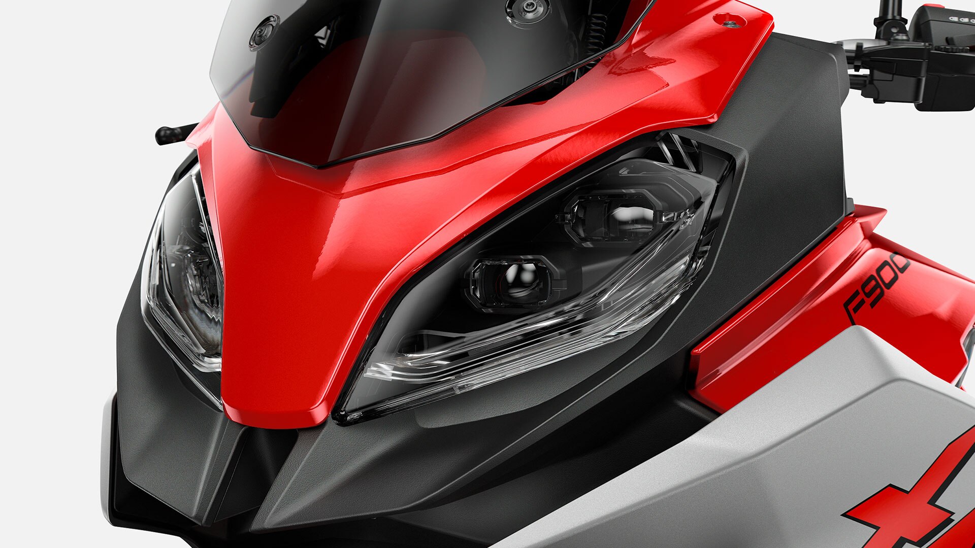 Aquí se ven los faros de la F 900 XR.