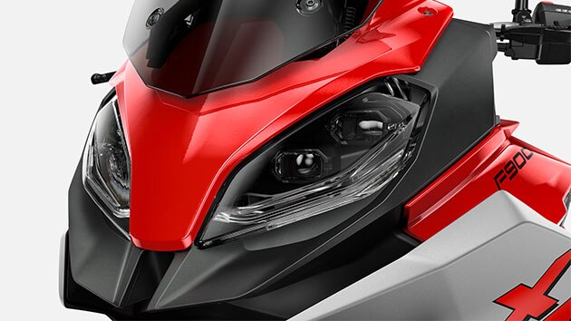 Aquí se ven los faros de la F 900 XR.