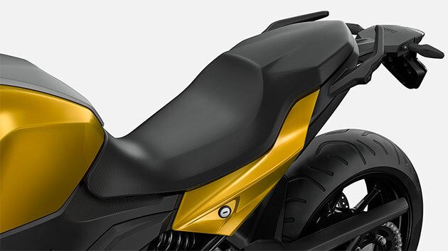 Aquí se ve el asiento de la F 900 XR.