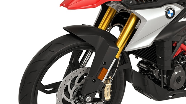 Vemos la horquilla invertida anodizada en oro de la G 310 GS.