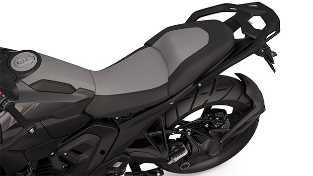 Los confortables asientos de la R 1300 GS Triple Black de BMW Motorrad