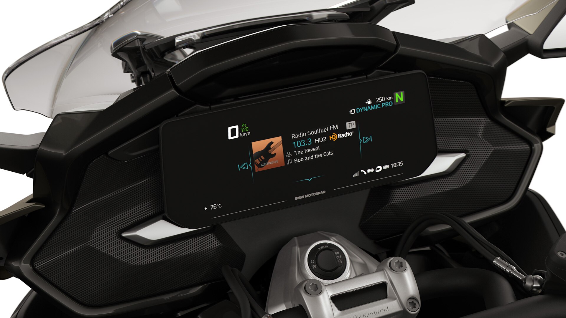 Focus on the TFT display and the K 1600 Grand America’s speakers.