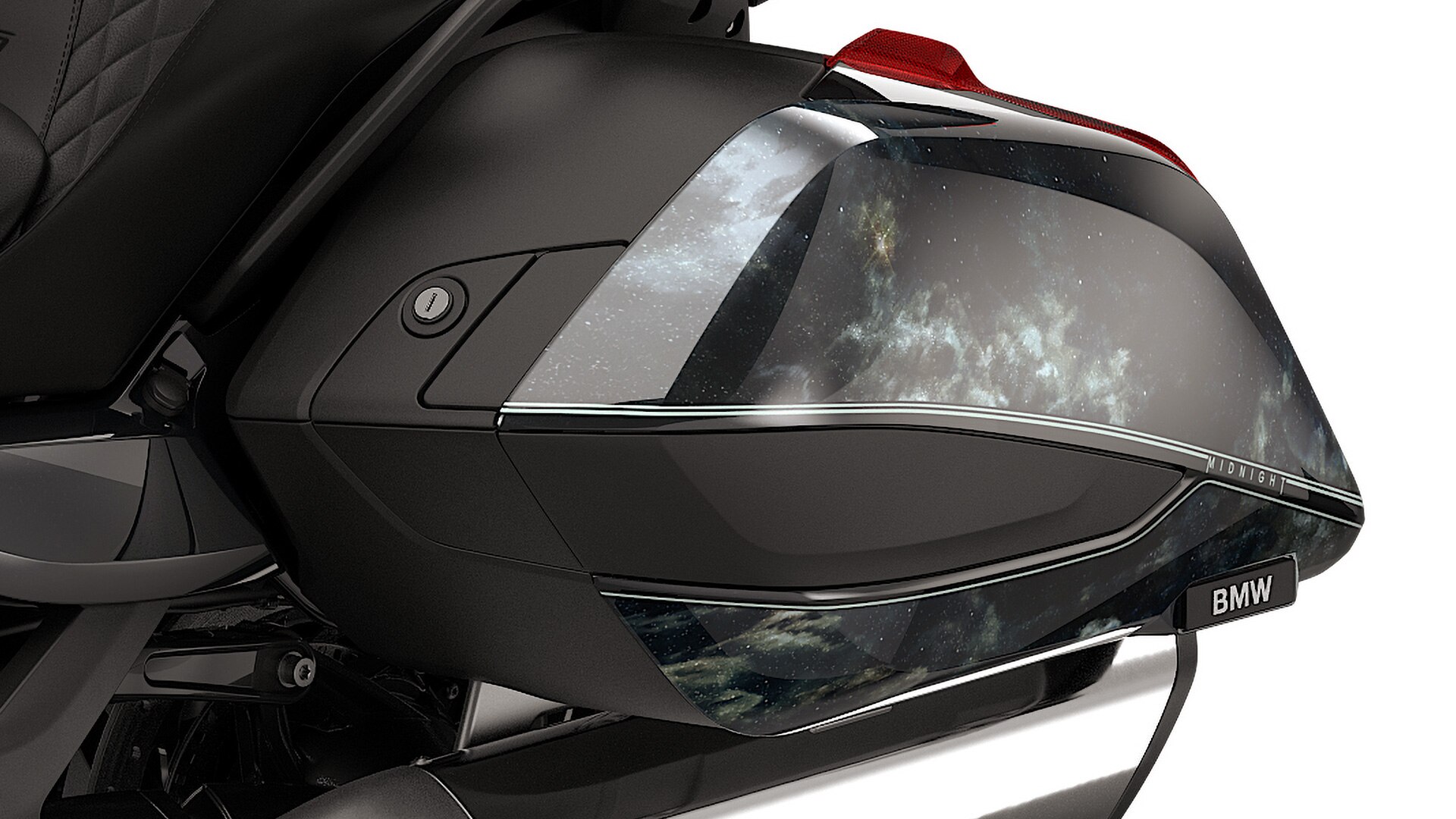 Focus on side bags with Option 719 paintwork