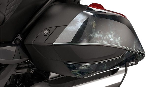 Focus on side bags with Option 719 paintwork