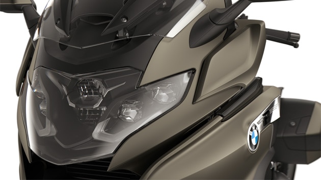 Enfoque en los faros LED.